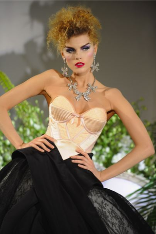 Illustration for article titled Dior Couture: Fabulous, Vintage-Inspired Top & Bottomlessness